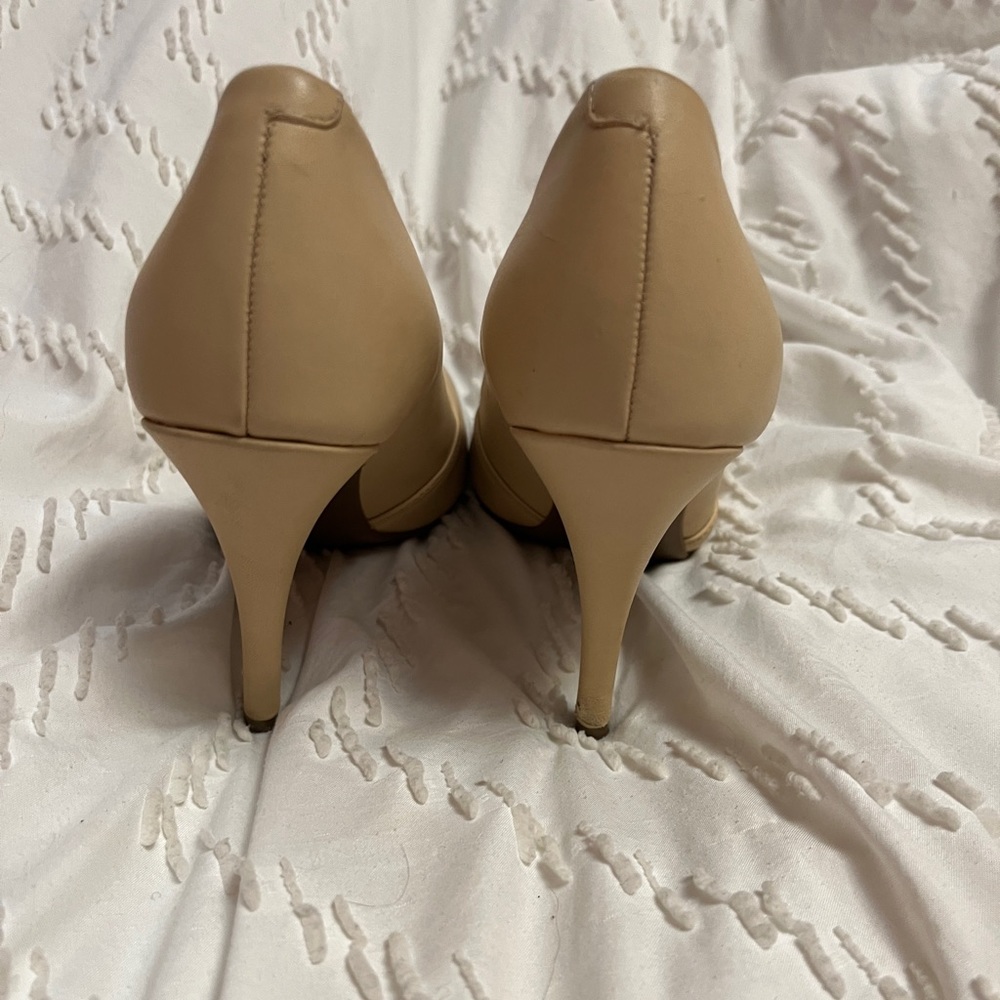 GUESS Beige Pointed-Toe Heels - Picture 3 of 12